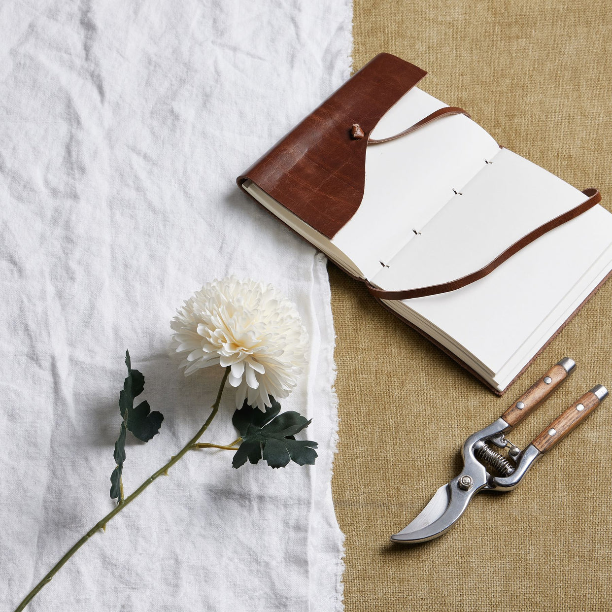 Flower Chrysanthemum Stem - White For Hill Interiors - HIL-22716